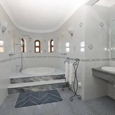 Hidden Paradise For 8 People Villa